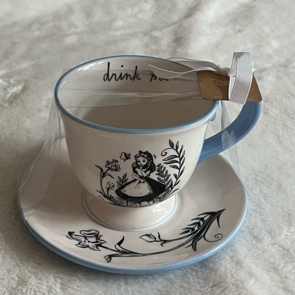 Alice In Wonderland Tea Set NWT - Picture 3 of 7